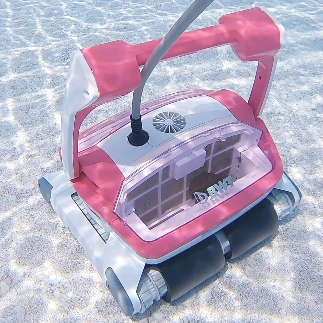 Robot de piscine BWT D600 avec application pour le nettoyage des parois et du fond des grandes piscines