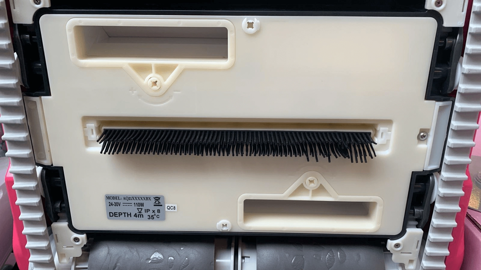 Plaque de fond avec brosse vibrante, robot de piscine BWT